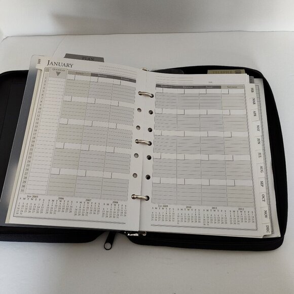 Dayrunner Black Zippered Planner - Picture 11 of 16